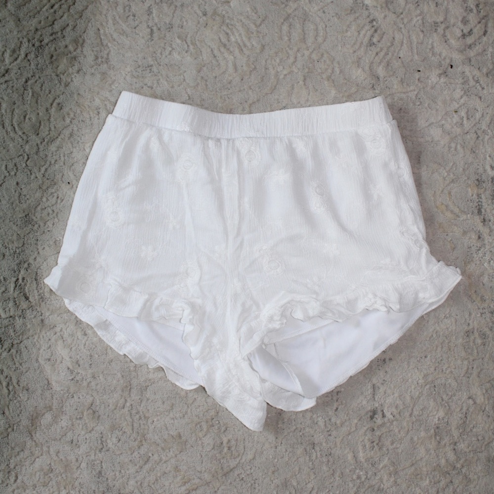 Ivy and Main White Flow Floral Shorts